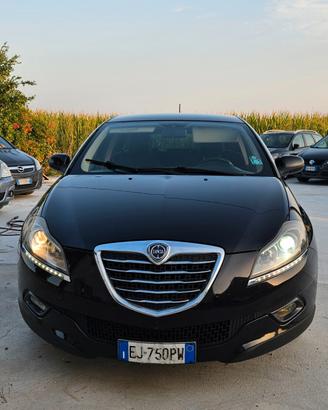 Lancia Delta 1.6 MJT DPF 105 CV Silver