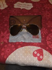 ray ban aviator a specchio
