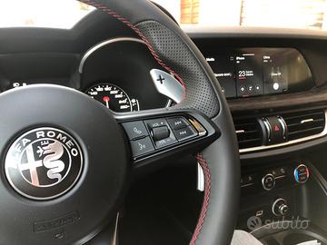 Alfa Stelvio rosso edizione