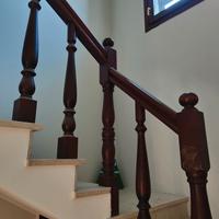 scala in legno massello noce