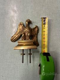 Piccola aquila in ottone finemente dorata