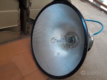 Fari a campana per capannoni