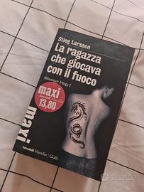 Libro La ragazza che giocava con il fuoco