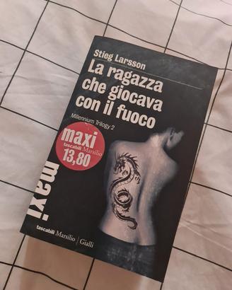 Libro La ragazza che giocava con il fuoco