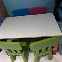 Tavolo e sedie per bambini