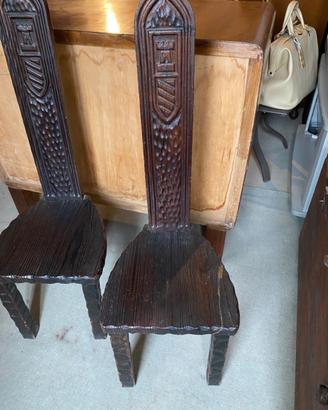 Sedie spagnole intagliate in legno