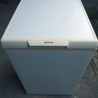 Congelatore a colonna Smeg.