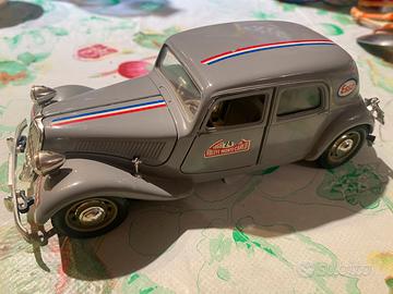 Burago Citroen 15 cv 1/24