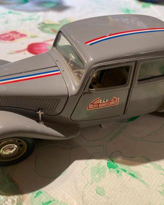 Burago Citroen 15 cv 1/24