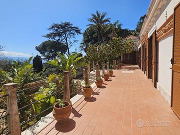 Villa di 403 m² con più di 5 locali a Messina