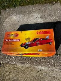Cric a carrello per auto
