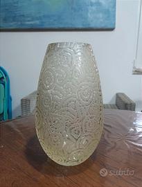 Vaso bianco traspartente attribuz. Lalique