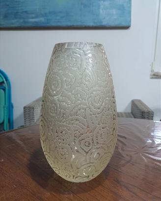 Vaso bianco traspartente attribuz. Lalique