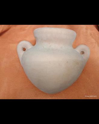 anfora rotonda come vaso per fiori in terracotta 