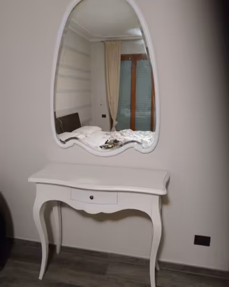 Tavolino con specchio shabby chic