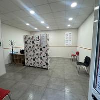 Locale commerciale con bagno