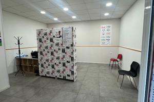 Locale commerciale con bagno