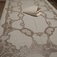 tovaglia bianca da 12 in lino e Burano 