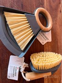 2 spazzole per la casa