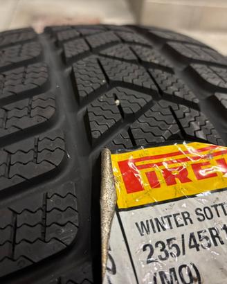 235/45/19 pirelli nuove
