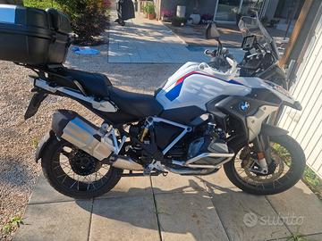 motocicletta bwm 1250 rallye accessoriata 
