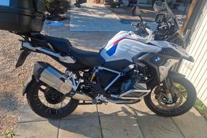 motocicletta bwm 1250 rallye accessoriata 