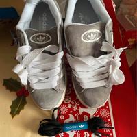 Campus grigie scamosciate