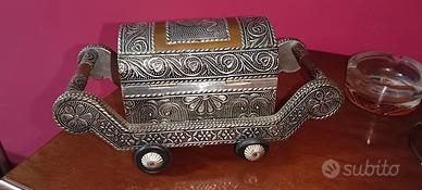 portagioie e coltello orientali 