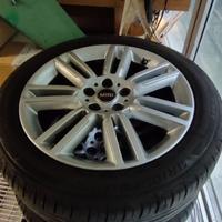 Cerchi in lega MINI con gomme bridgestone