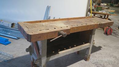 Vecchio banco da falegname