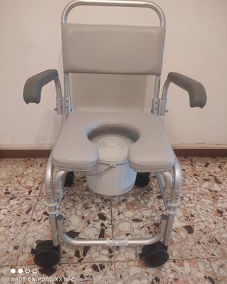 sedia comoda su ruote ausilio 