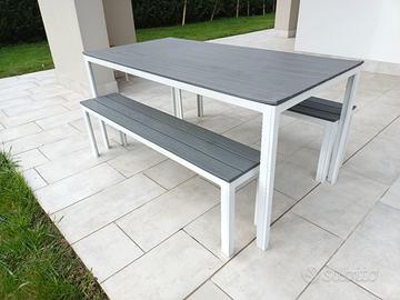 Tavolo esterno da giardino con panche