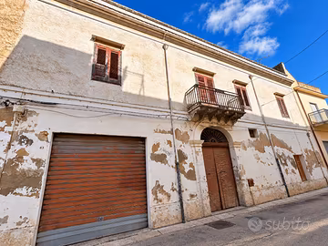 Casa indipendente con ampia corte