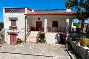 Villa a quattro chilometri da Martina