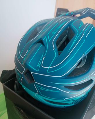 Troy Lee designs stage MIPS