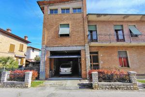 Torrita di Siena, abitazione indipendente con gara