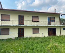 Cordenons casa con giardino