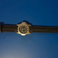 orologio inox  resistente  5 atmosfere all'acqua 