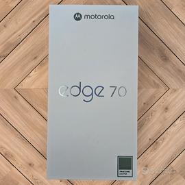 Motorola Edge 70 - PANTONE Lily Pad