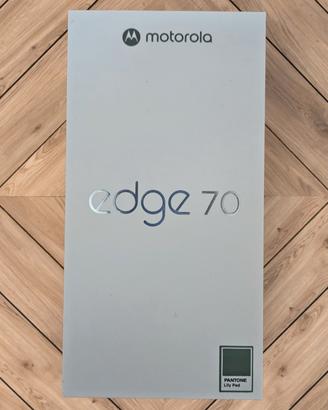Motorola Edge 70 - PANTONE Lily Pad