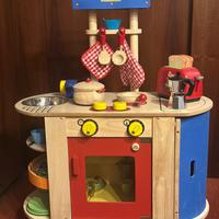 Cucina giocattolo in legno