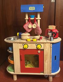 Cucina giocattolo in legno