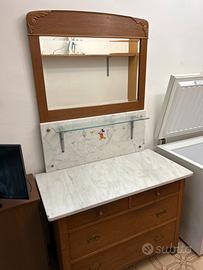 Mobile antico con ripiano in marmo