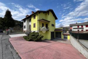 PORZIONE DI BIFAMILIARE A ONORE