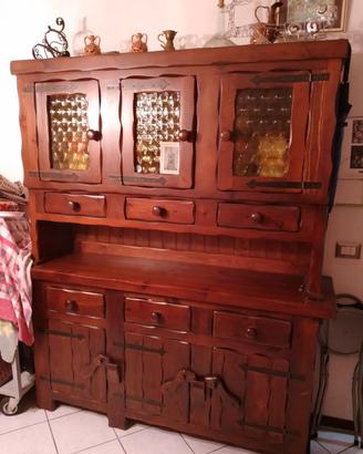 mobile in legno massiccio 