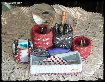 PORTAOGGETTI SFONDO ARGENTATO (uncinetto)