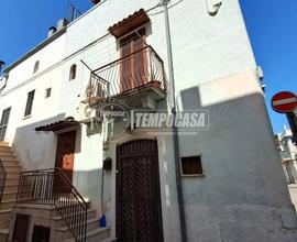 Casa indipendente con terrazzo! Zona centrale!