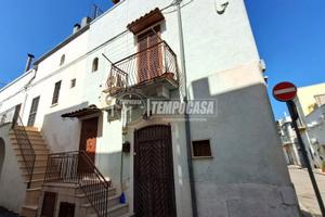 Casa indipendente con terrazzo! Zona centrale!