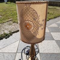 Lampada in tessuto ricamato