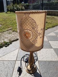 Lampada in tessuto ricamato
